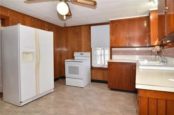 Tiverton, RI 02878,33 Randolph