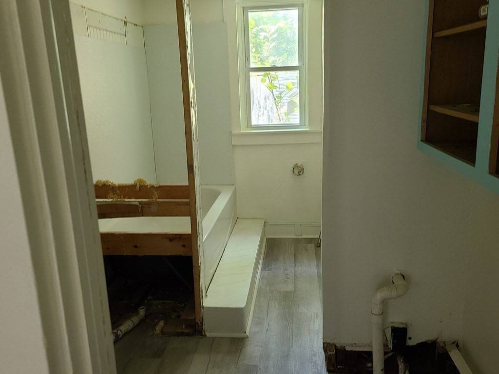 Athol, MA 01331,131 Everett Ave