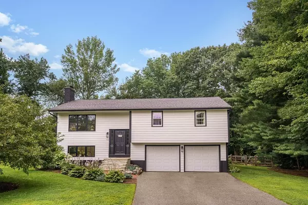 13 Kamark Dr, Medfield, MA 02052