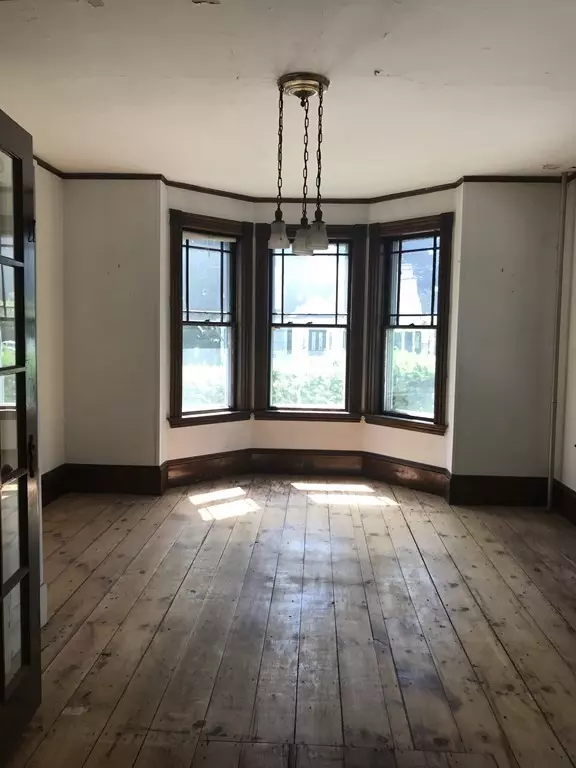 Newburyport, MA 01950,22 Broad St #1