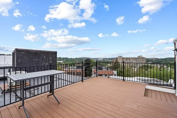 Brookline, MA 02445,31 Claflin Rd #2