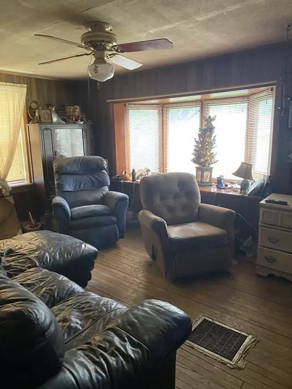 Agawam, MA 01001,27 Anthony  Street