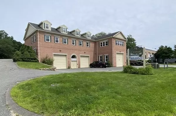 Topsfield, MA 01983,94 Central Street