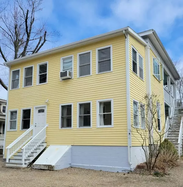 98 Central St #1, Ipswich, MA 01938