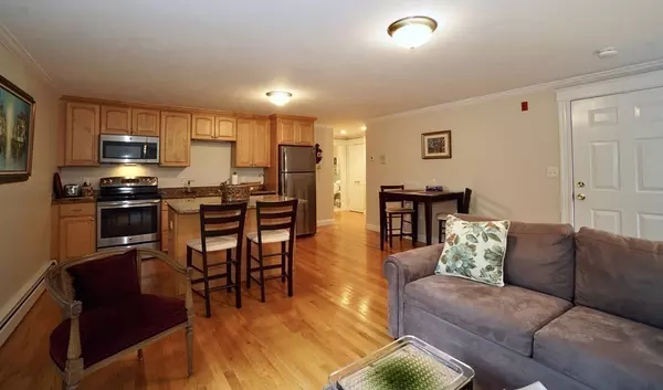 Norwood, MA 02062,4-R Chapel St #D