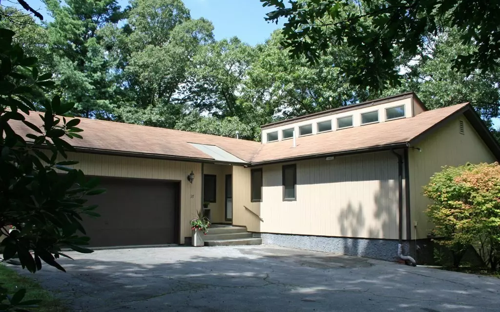 Lakeville, MA 02347,17 Rush Pond Road