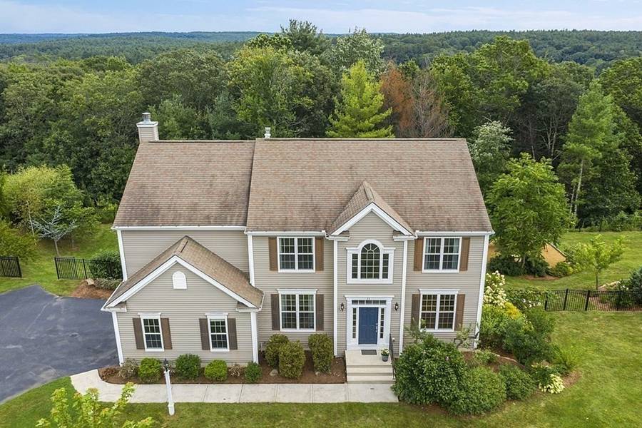 33 Howarth Dr, Upton, MA 01568