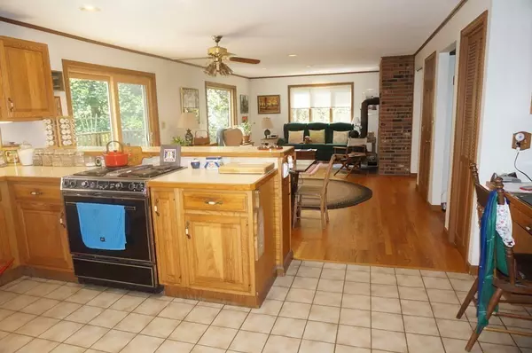 Pelham, MA 01002,153 N Valley Rd