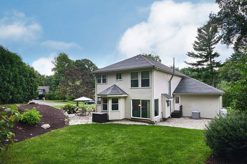 38 Longfellow Dr, Northampton, MA 01062