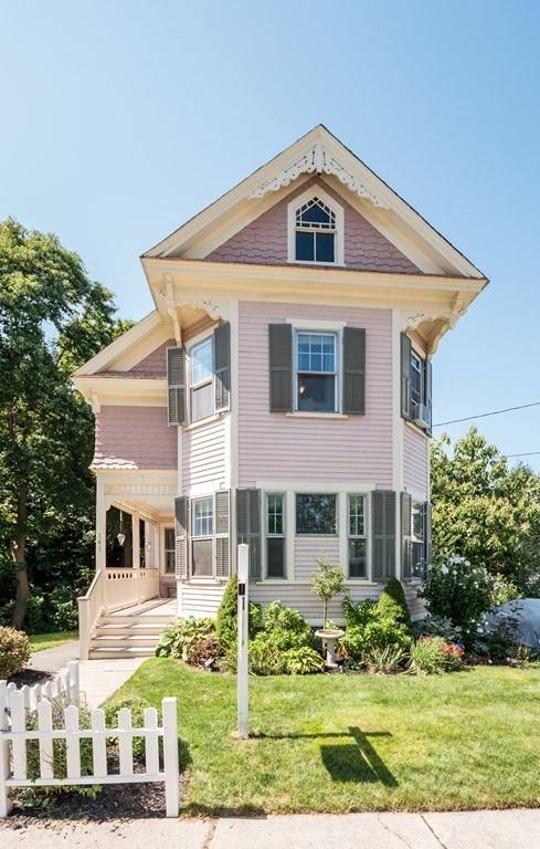 141 Parkview Ave, Lowell, MA 01852