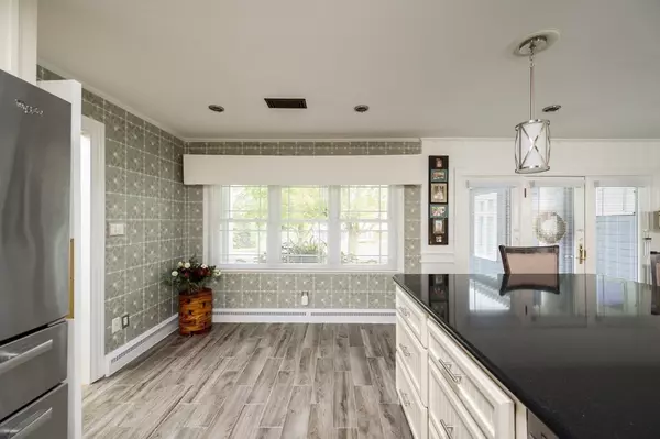 Hingham, MA 02043,28 Summit Drive