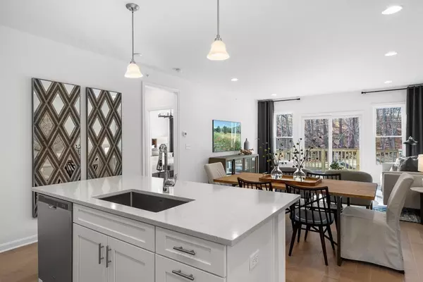 Upton, MA 01568,82 Shannon Way #98