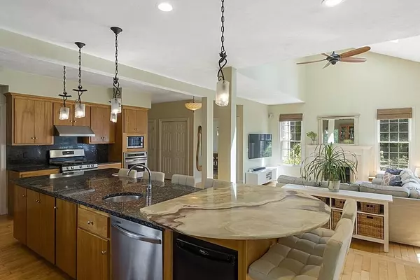 Upton, MA 01568,3 Green Ln