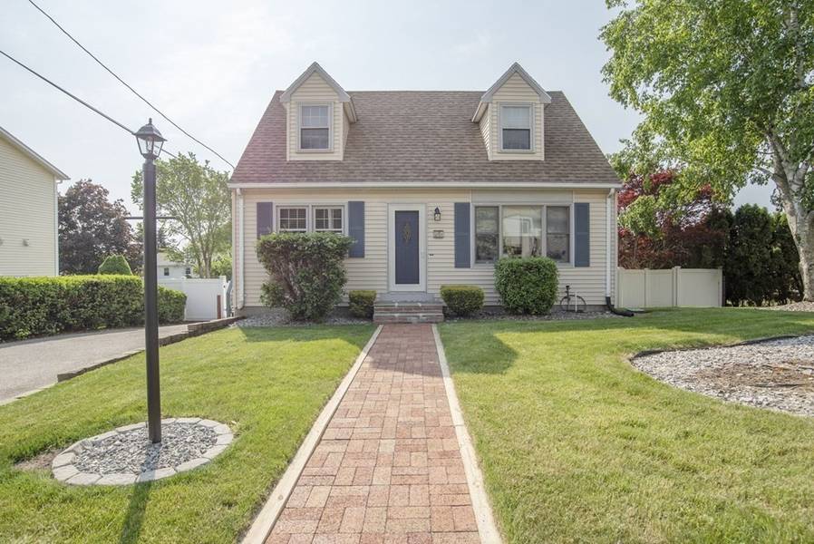 50 Sycamore Dr, Cranston, RI 02921