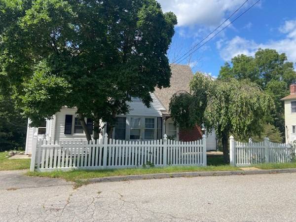 114 Litchfield Ave, Southbridge, MA 01550