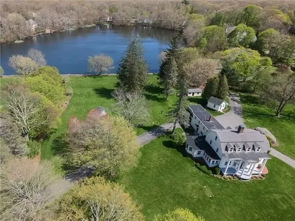 1392 Main Rd, Tiverton, RI 02878