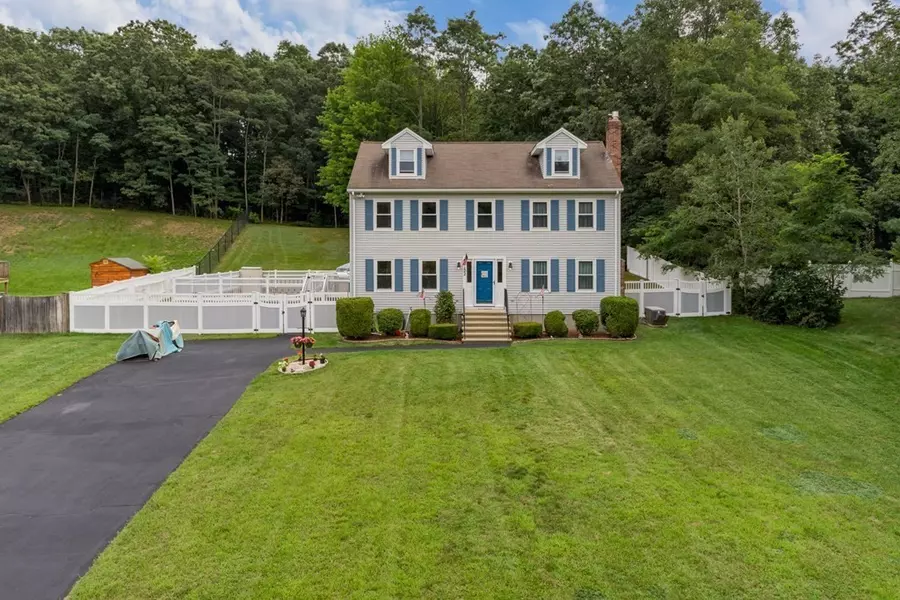 22 Stonehedge Cir, Billerica, MA 01821