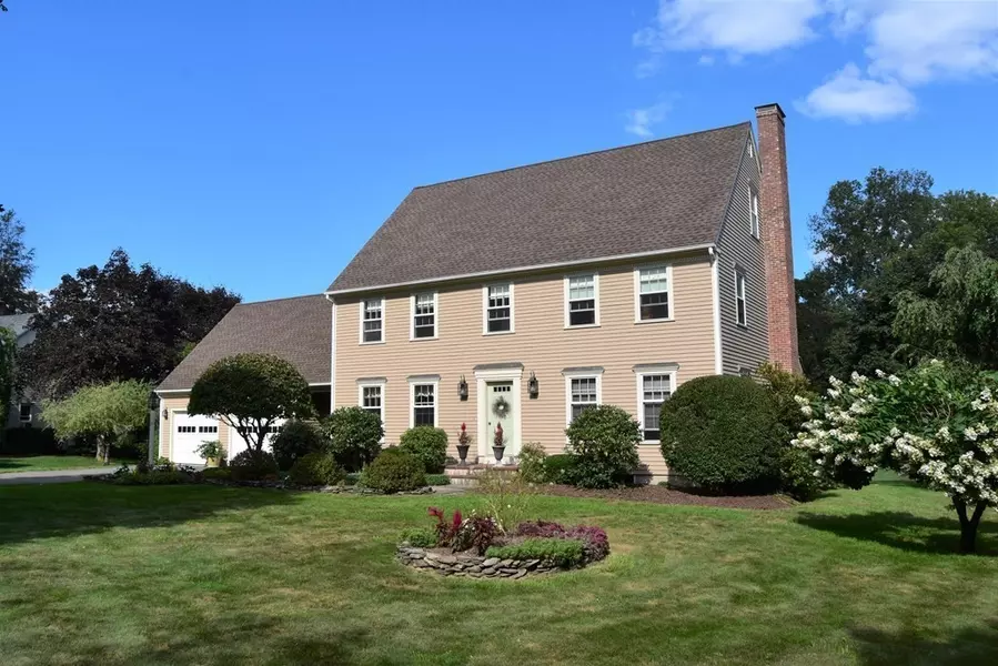 8 Valley View Ln, Deerfield, MA 01373