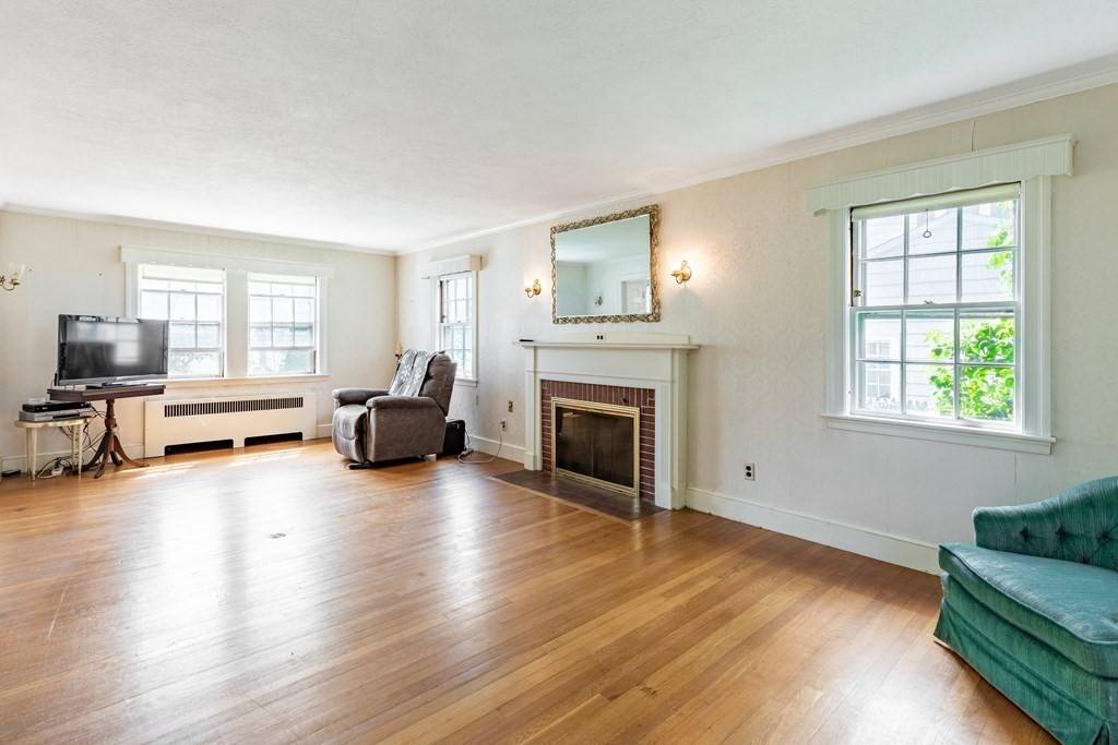 Milton, MA 02186,12 Marilyn Rd