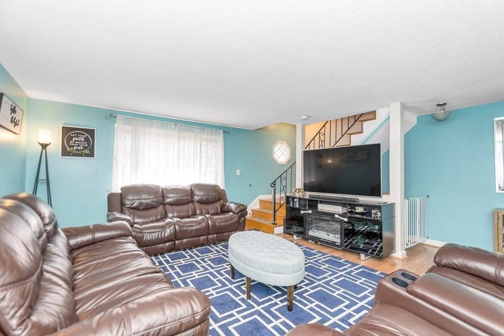 420 Farrwood Dr #420, Haverhill, MA 01835