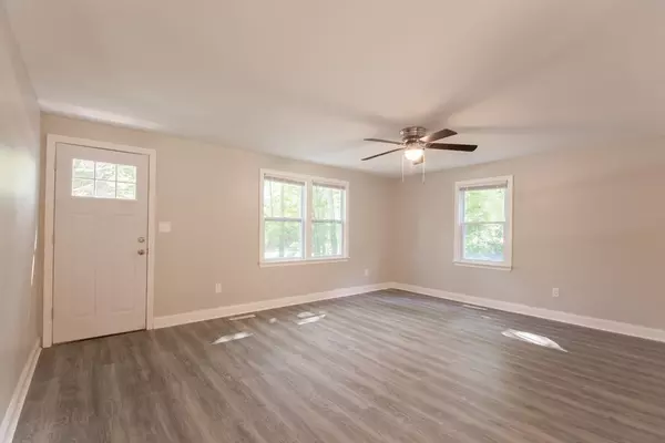 Swansea, MA 02777,462 Oak Street