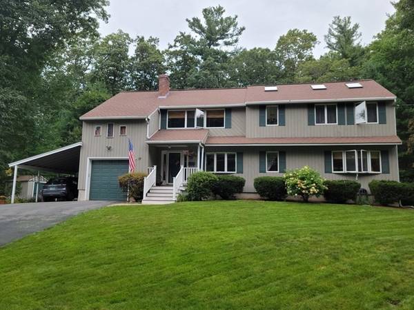 17 Bentley Ln,  Chelmsford,  MA 01824