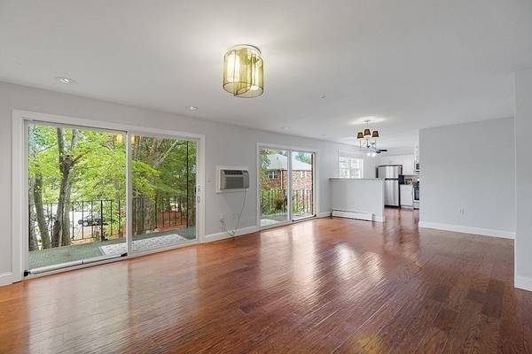 75 Edgelawn Ave #4, North Andover, MA 01845