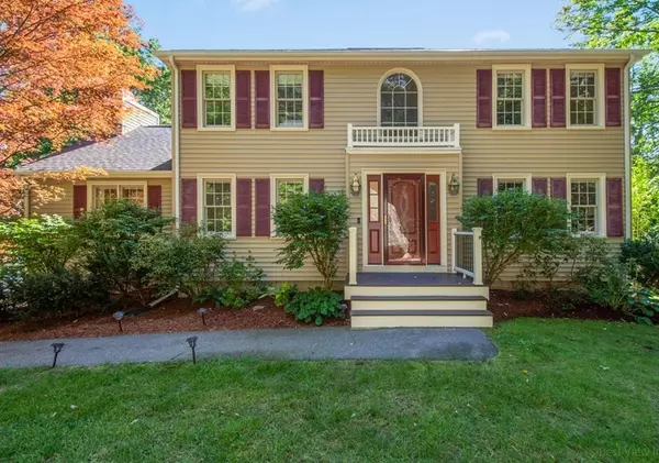 35 W Elm Street, Hopkinton, MA 01748