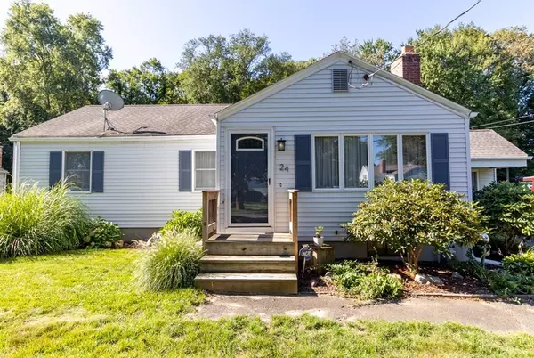 24 Deering St, Agawam, MA 01001