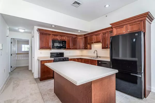 Clinton, MA 01510,653 Devenwood Way #653