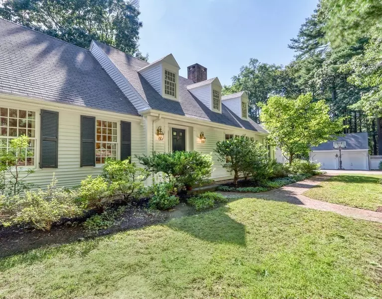 34 Round Hill, Lincoln, MA 01773