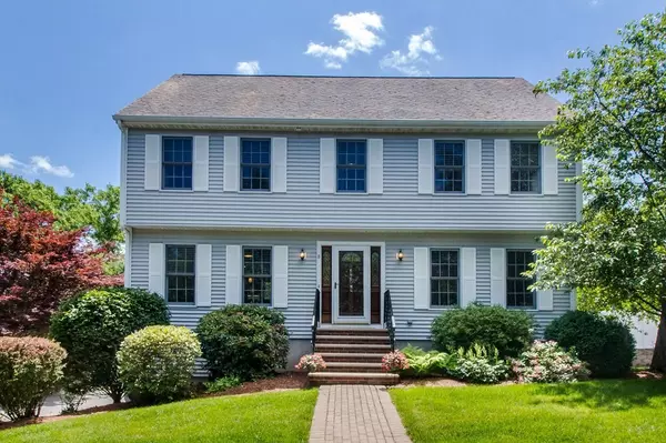 8 Hilltop Dr, Peabody, MA 01960