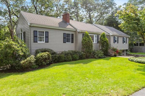 33 Doncaster Circle, Lynnfield, MA 01940