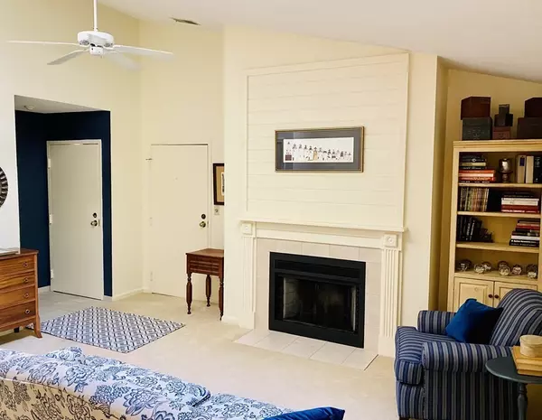 Hingham, MA 02043,2304 Hockley Dr #2304