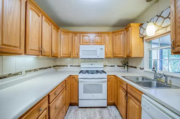 Agawam, MA 01001,14 Valley St