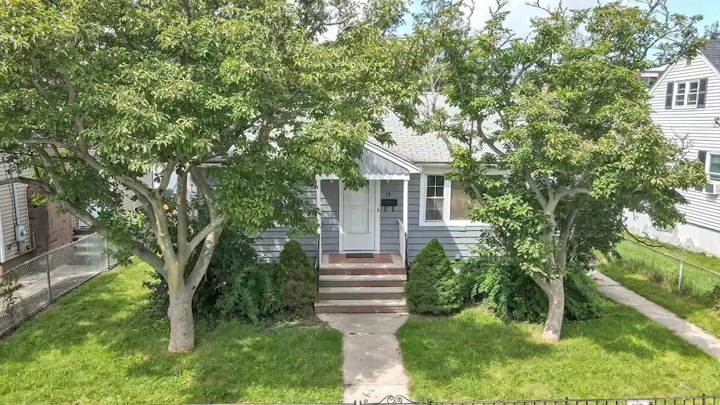 13 Hoyt St, Everett, MA 02149
