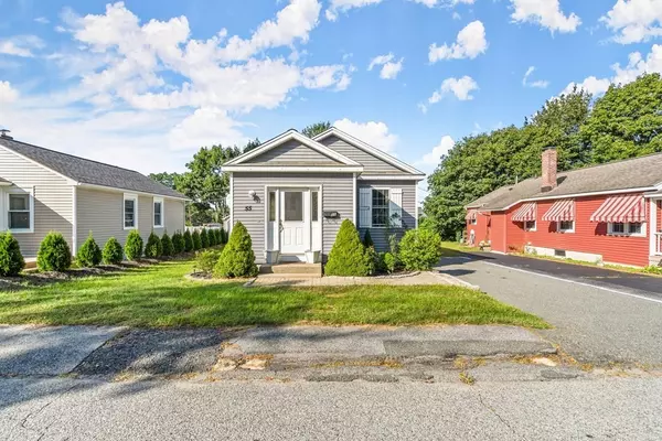 55 Hill St, Hopedale, MA 01747