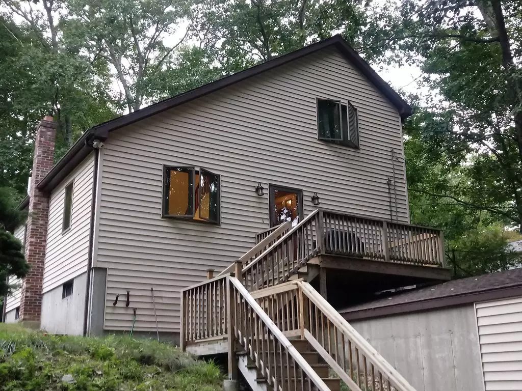 Webster, MA 01570,52 Scenic Ave