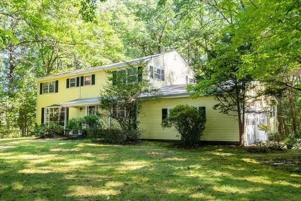 2 Edgewater Drive, Dover, MA 02030