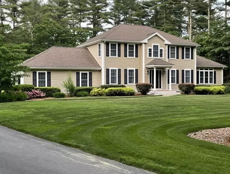 10 Commons Dr, Carver, MA 02330