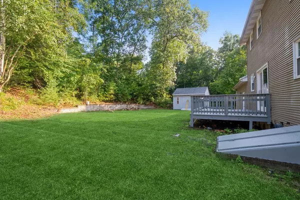 Webster, MA 01570,17 Douglas