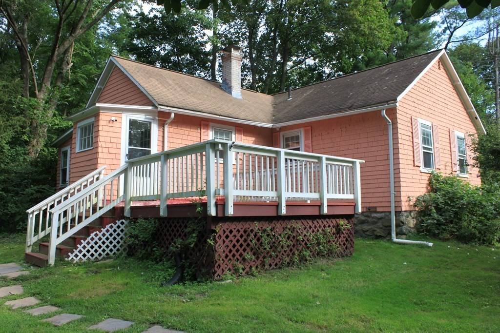 39 Concord Rd, Bedford, MA 01730
