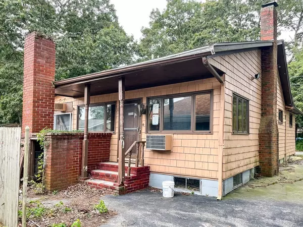 81 Greenleaf St, Fall River, MA 02721