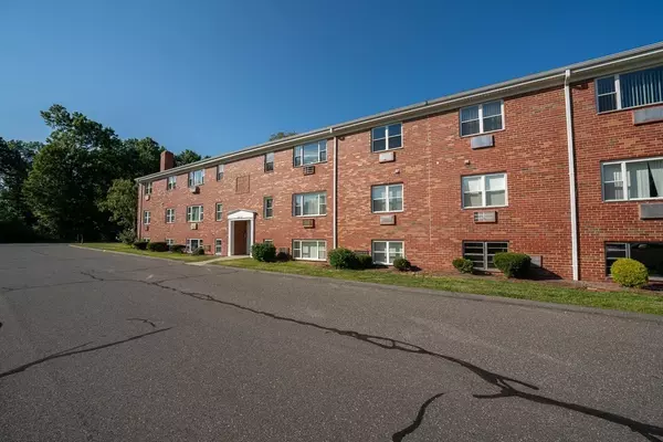 Agawam, MA 01001,294 Regency Park Dr #294