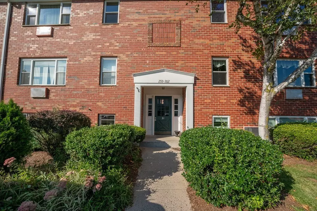 Agawam, MA 01001,294 Regency Park Dr #294