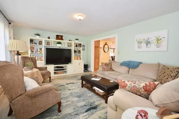 Acushnet, MA 02743,12 Oliveira Ave