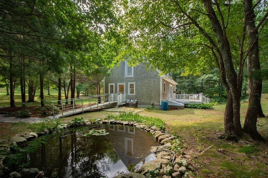 14 Weldons Rd, Bourne, MA 02532