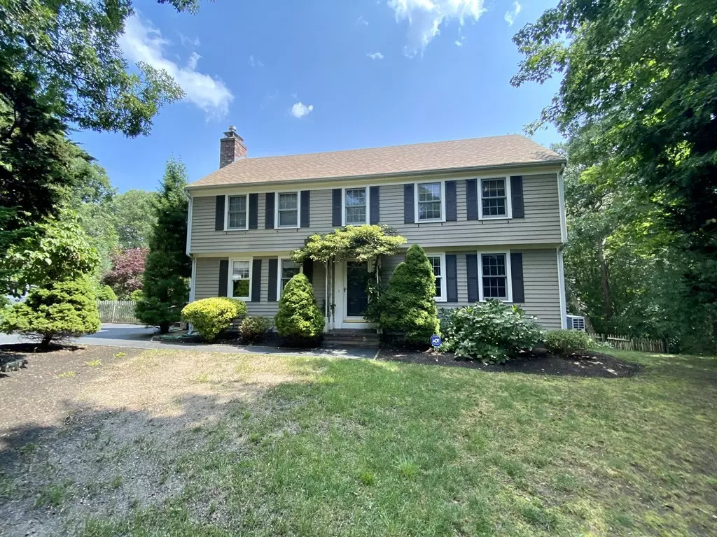 Falmouth, MA 02536,19 Ashwood Ln