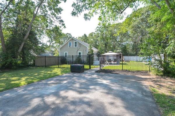 42 Harrison Ave, Bourne, MA 02532