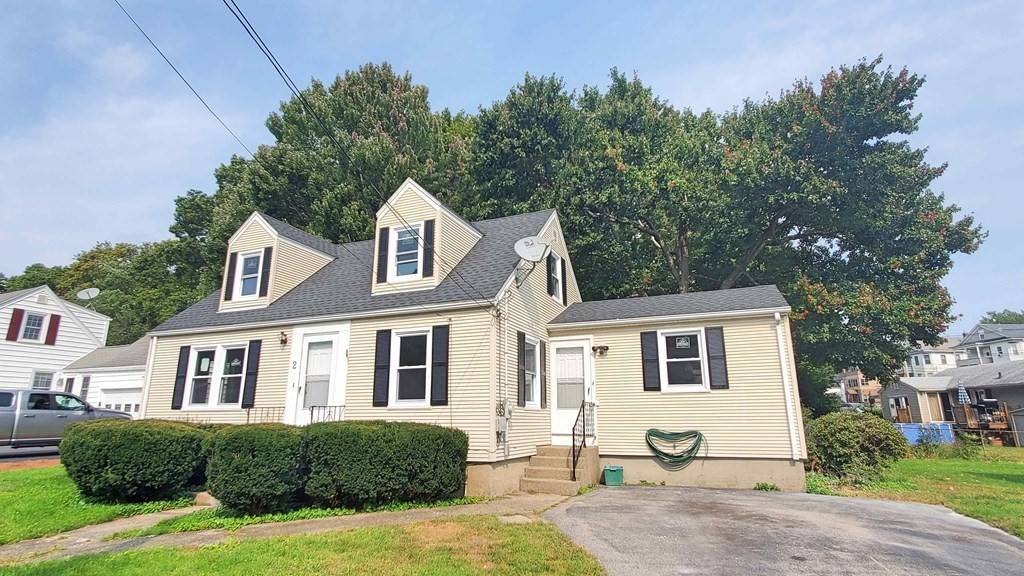2 Falcon St, Worcester, MA 01603